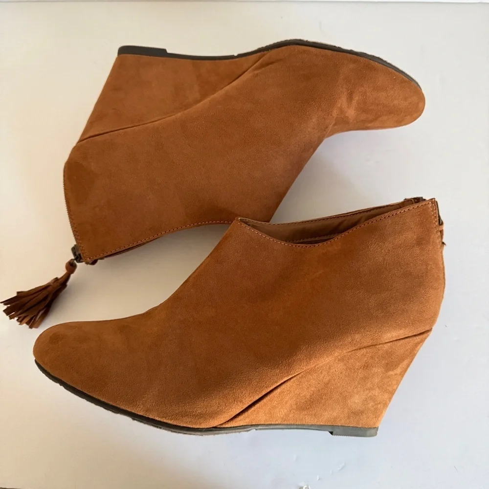 CL by Chinese Laundry Via Wedge Ankle Booties Brown - Back Zipper Tassel Sz 8.5M